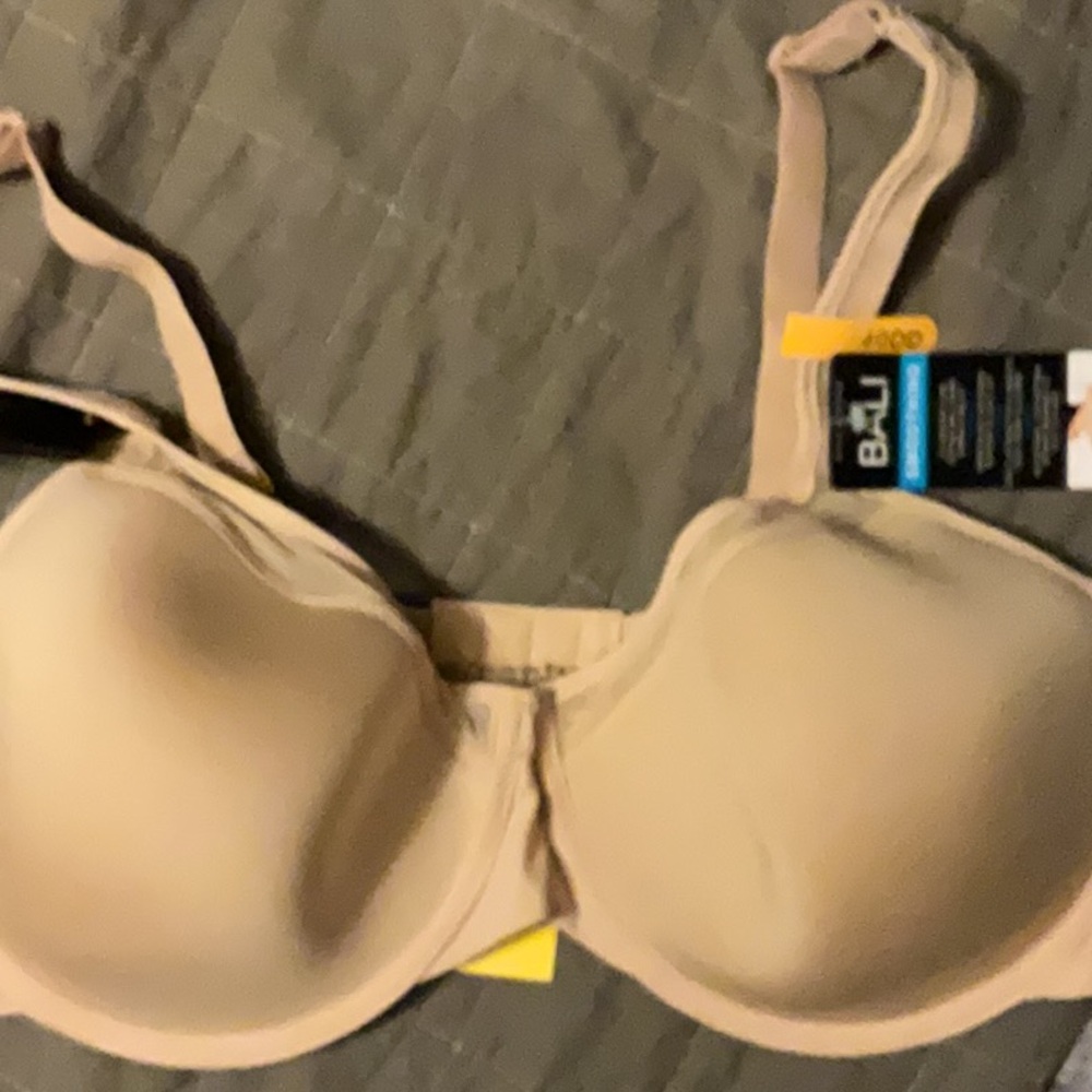New Bali smoothing bra 40 DD